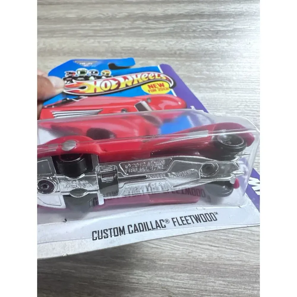 Hot Wheels HW Showroom Custom Cadillac Fleetwood 185/250 Red New H76
